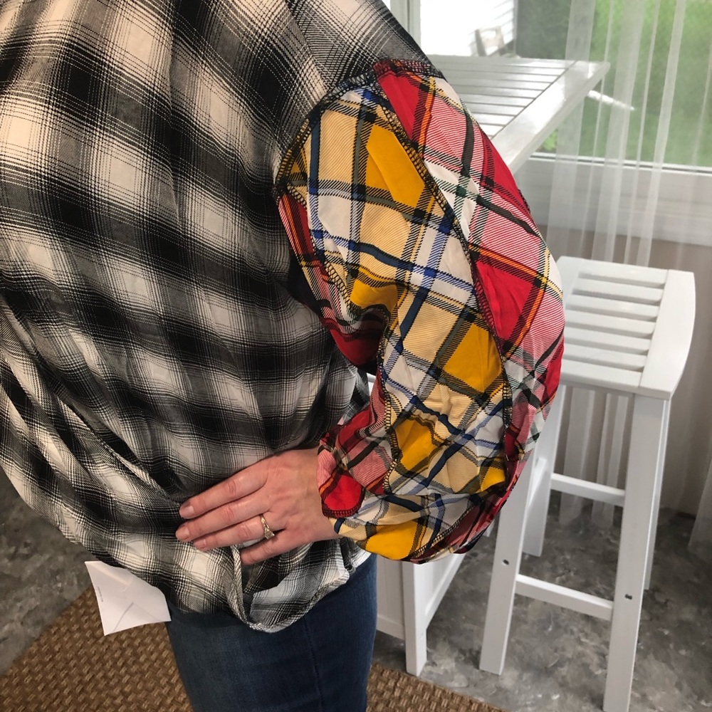 New In! Multicolor Buffalo Plaid Surplice Top Plus - Picture 5 of 6